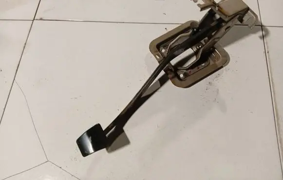 Mitsubishi Lancer Brake pedal 