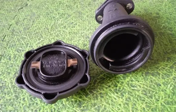 BMW M6 Oil fill pipe 7834112 62440410 PA6630GF