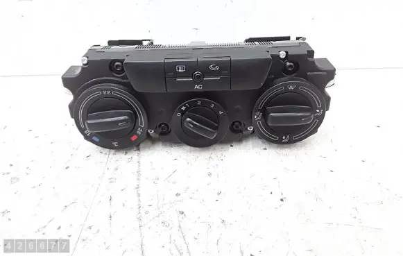 Skoda Octavia Mk2 (1Z) Climate control unit 74358120