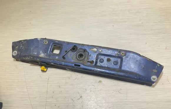 Opel Zafira B Radiator support slam panel