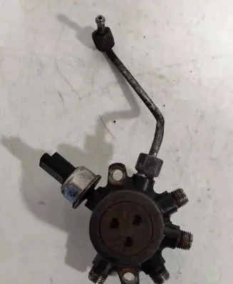 Ford Focus Fuel distributor 4M5Q9D280DB