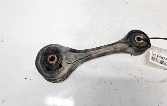 Subaru Legacy Engine mount bracket