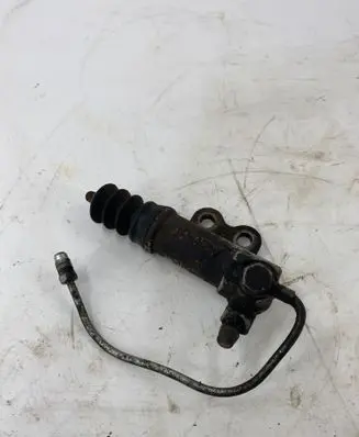 Mitsubishi L200 Clutch slave cylinder