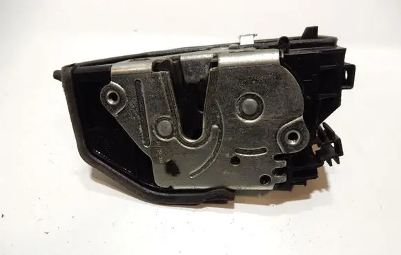 BMW 5 E60 E61 Rear door lock 7167075 5668