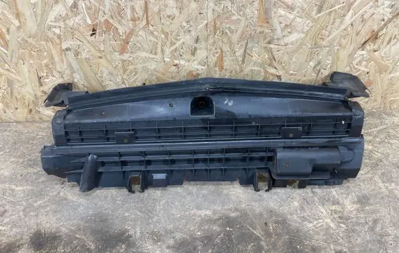 Mercedes-Benz C W204 Bottom radiator support slam panel A2045050430