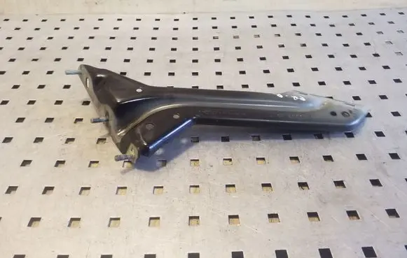 Audi Q5 SQ5 Fender mounting bracket 8R0821136