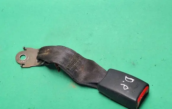 Subaru Legacy Front seatbelt buckle 0428057