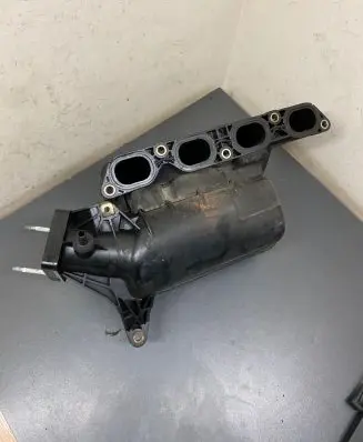 Toyota Corolla Verso AR10 Intake manifold