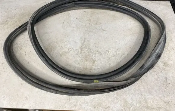 Volvo V50 Trunk rubber seal (body)