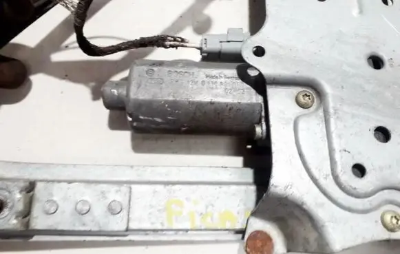 Citroen Xsara Picasso Front door window regulator motor 0130821900