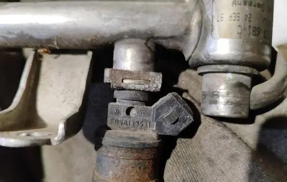 Audi A4 S4 B5 8D Fuel main line pipe 058133681C