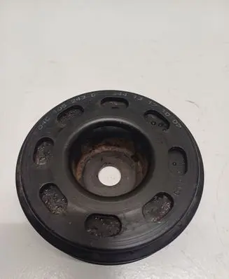 Volkswagen Golf VII Crankshaft pulley 04C105243D