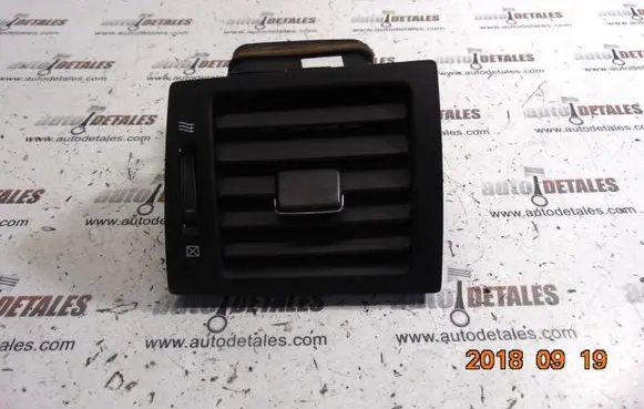 Toyota Avensis T270 Dashboard side air vent grill/cover trim 55660-05100