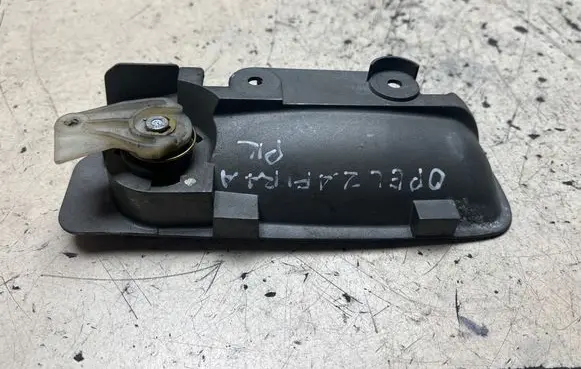 Opel Zafira A Front door lock (next to the handle) L770