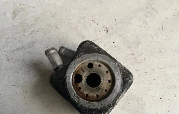 Seat Altea Oil filter mounting bracket