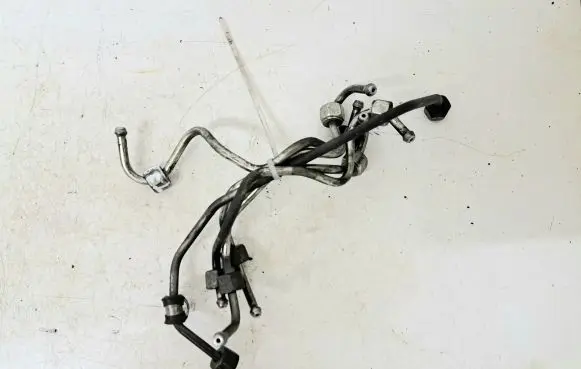 Volvo V70 Fuel injector supply line/pipe 