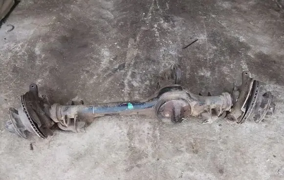 Land Rover Discovery Front axle beam HRC1124