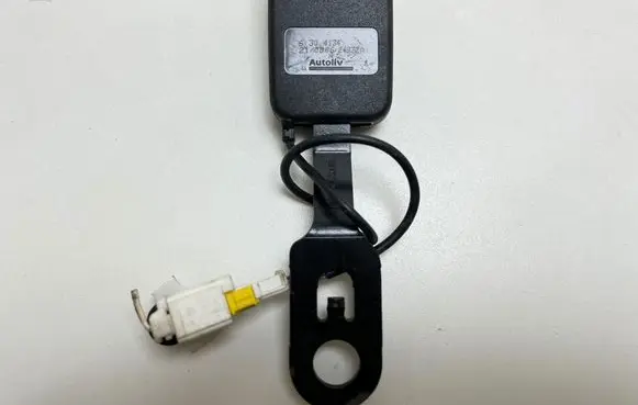 Peugeot 207 Front seatbelt buckle B3401E107