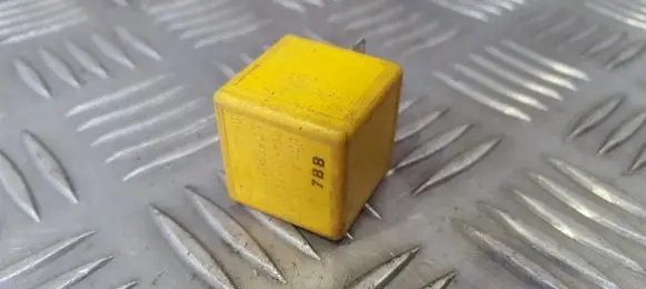 Ford Escort Other relay 81ag14n089ca v23134-k6-x38