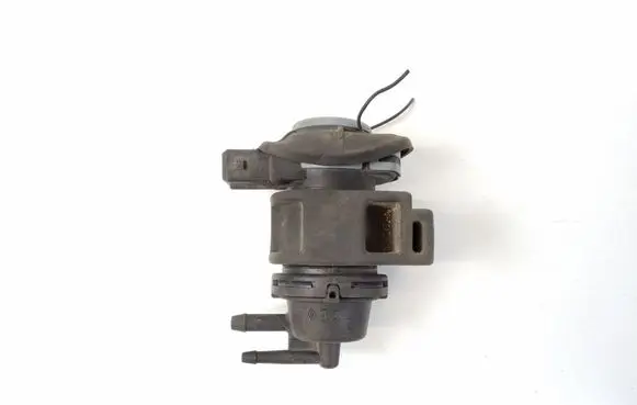 Renault Clio III Turbo solenoid valve 8200575400