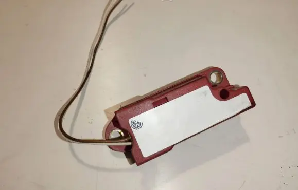 Volkswagen Golf IV Airbag deployment crash/impact sensor 5WK42350