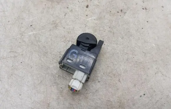 Nissan X-Trail T30 Other switches/knobs/shifts G2613