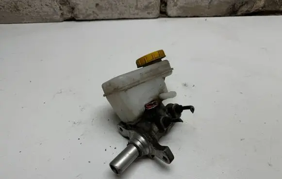 Subaru Forester SJ Master brake cylinder