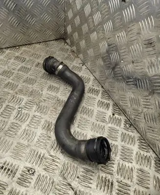 Coolant pipe/hose