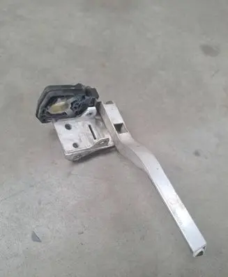 BMW 6 F12 F13 Radiator mount bracket 7186514 7211162 7207152