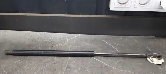 BMW 3 E46 Tailgate strut 8232873