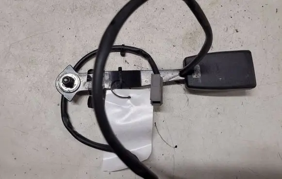 Mazda 5 Front seatbelt buckle