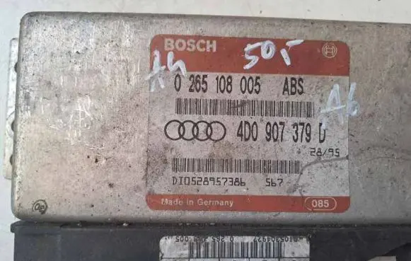 Audi A4 S4 B5 8D Engine control unit/module 4D0907379D 0265108005 DT0528957386