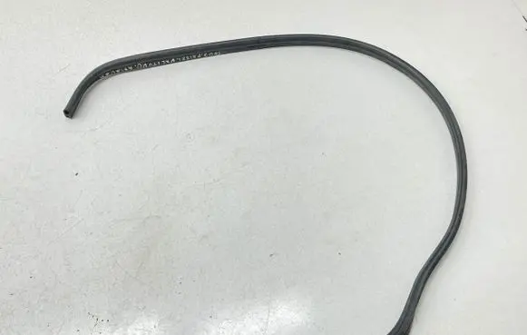Volkswagen Touran III Engine compartment rubber 