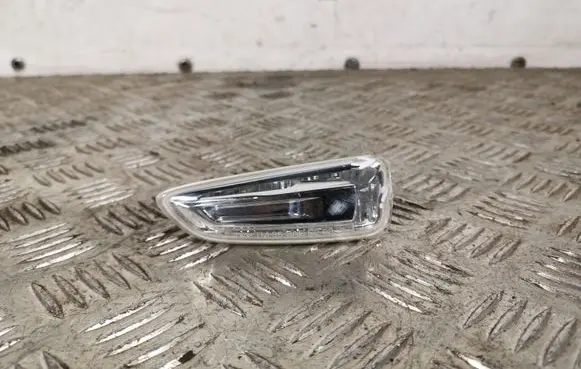 Opel Crossland X Front fender indicator light 13491088