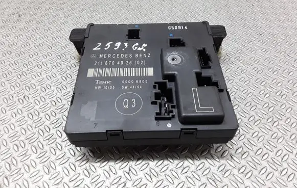 Mercedes-Benz E W211 Door control unit/module 2118704026