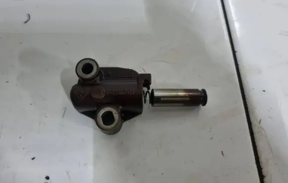 Opel Astra J Timing belt/chain tensioner 55562235