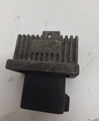 Opel Vivaro Glow plug pre-heat relay