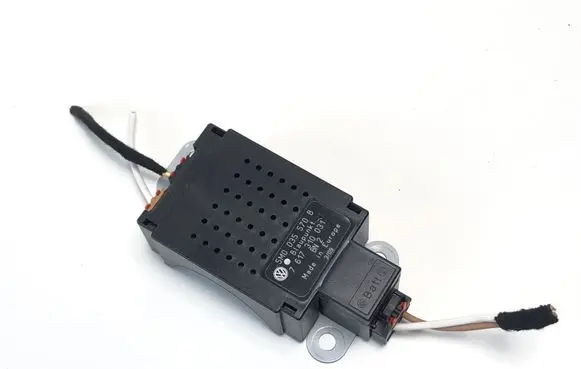 Volkswagen Golf VI Aerial antenna amplifier 5M0035570B