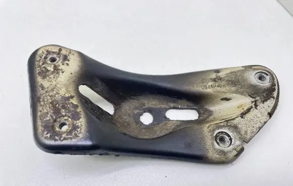 Skoda Octavia Mk2 (1Z) Fender mounting bracket 1Z0810590A