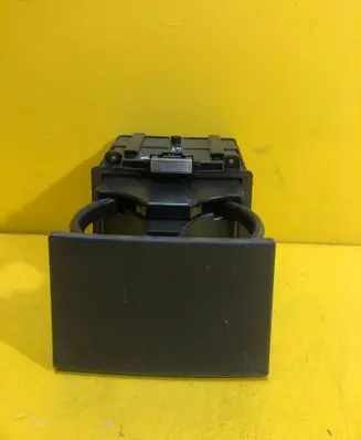 Chevrolet Captiva Cup holder front 