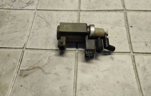 Audi A8 S8 D2 4D Turbo solenoid valve 057906627A 72190341