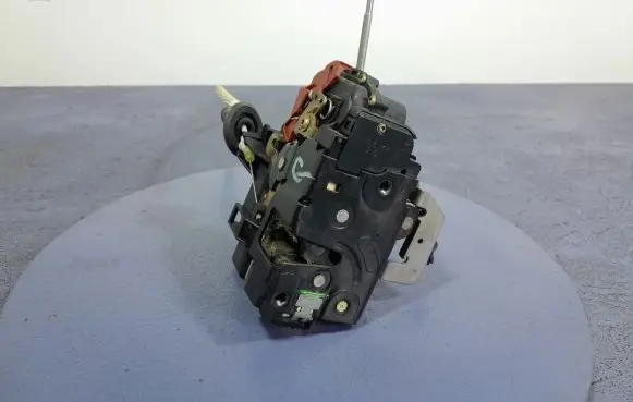 Audi A2 Front door lock 8Z1837016E