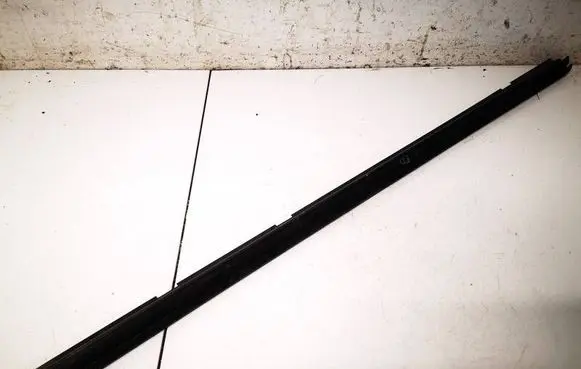 Volkswagen Golf Plus Front door glass trim molding 