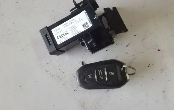 Citroen C4 Grand Picasso Ignition lock 9800630080