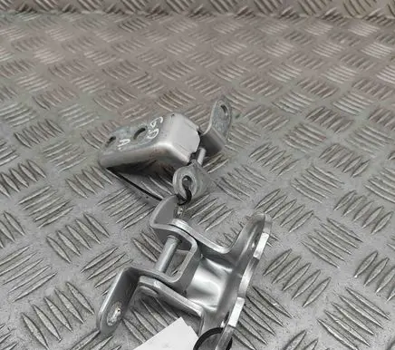 Lexus IS 220D-250-350 Rear door hinge set 6877052030 6875020120