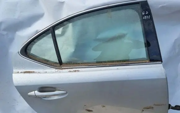 Lexus IS 220D-250-350 Rear door sidabrines