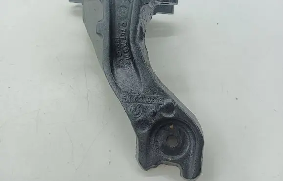 BMW X5 E53 Engine mounting bracket 675770801