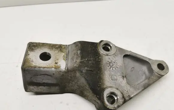 Peugeot Partner Engine mounting bracket 9645967800