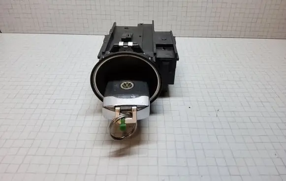 Volkswagen PASSAT B6 Ignition lock 3C0905843Q
