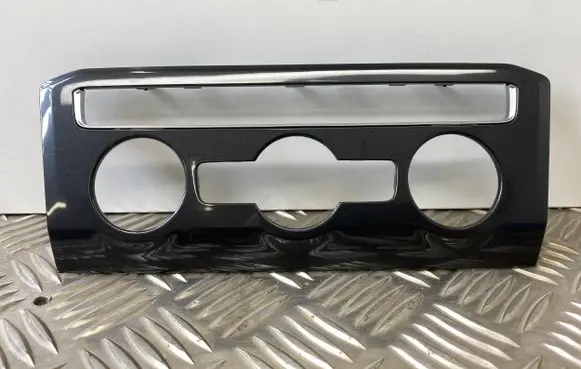Volkswagen Tiguan Climate control/heater control trim 5NB820073A